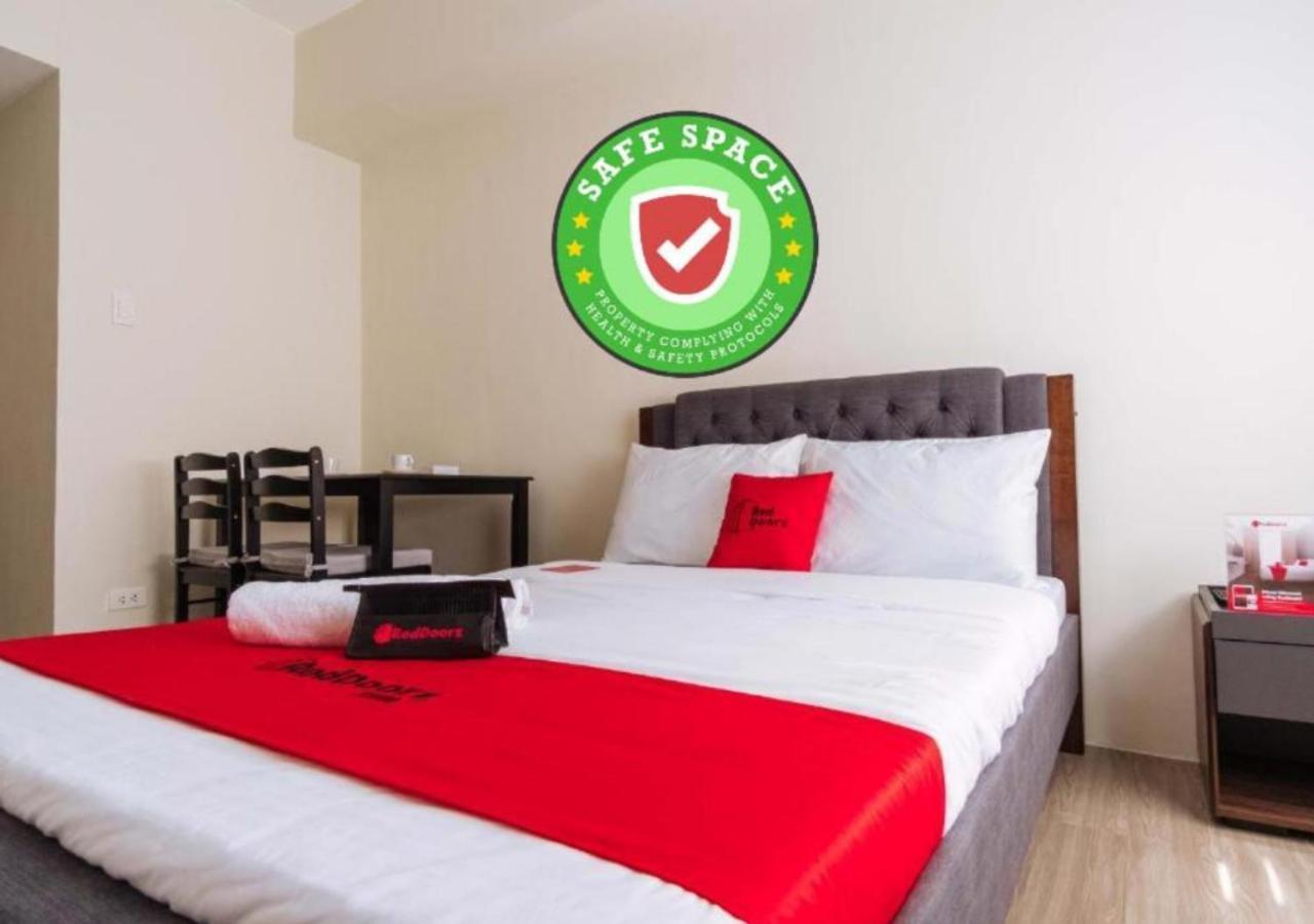 Hotel Reddoorz Premium @ Vista Heights Legarda Manila Esterno foto