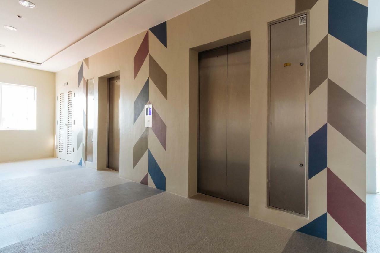 Hotel Reddoorz Premium @ Vista Heights Legarda Manila Esterno foto