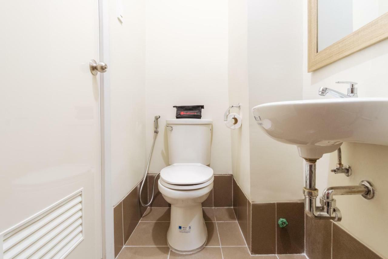 Hotel Reddoorz Premium @ Vista Heights Legarda Manila Esterno foto