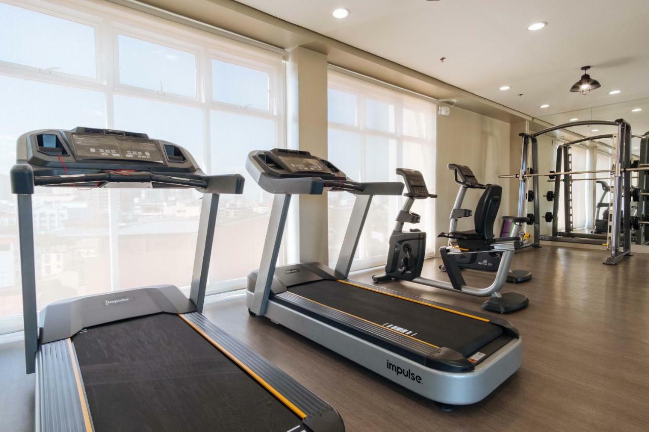 Hotel Reddoorz Premium @ Vista Heights Legarda Manila Esterno foto