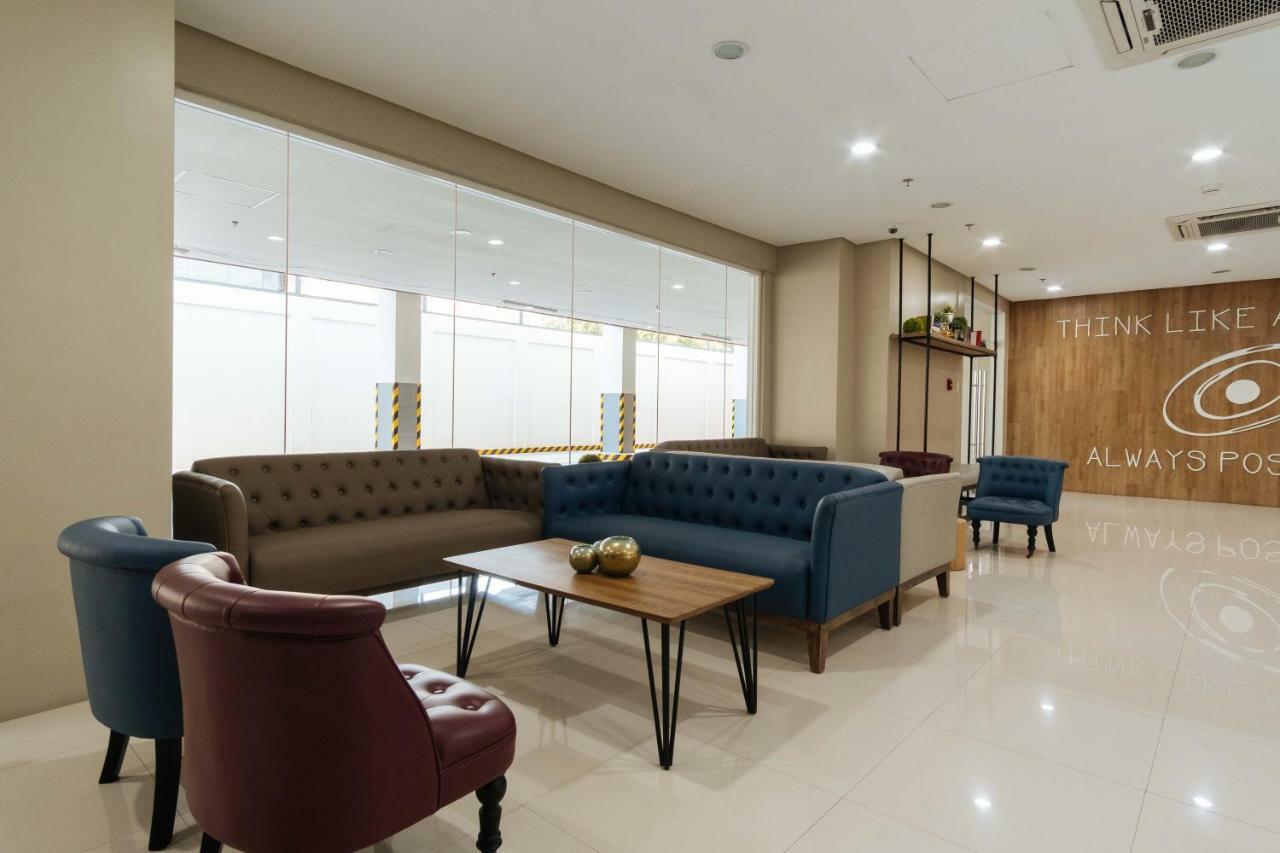Hotel Reddoorz Premium @ Vista Heights Legarda Manila Esterno foto