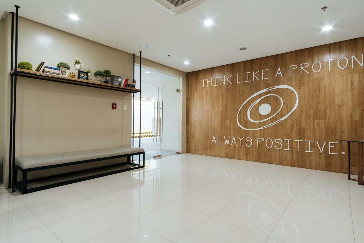 Hotel Reddoorz Premium @ Vista Heights Legarda Manila Esterno foto