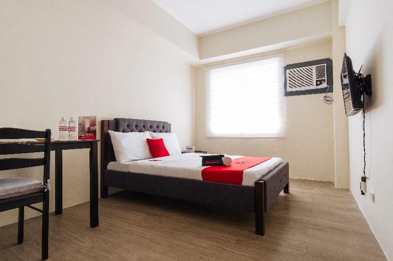 Hotel Reddoorz Premium @ Vista Heights Legarda Manila Esterno foto